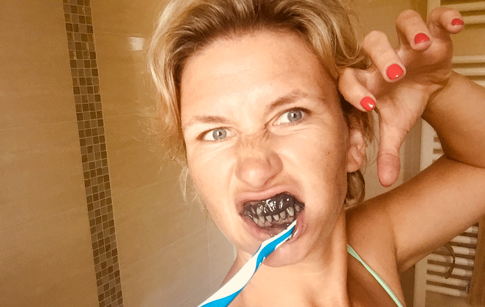 BLOG Kohlschwarz ist das neue Zahnweiß: My Magic Mud Bild: naturalbeauty.de