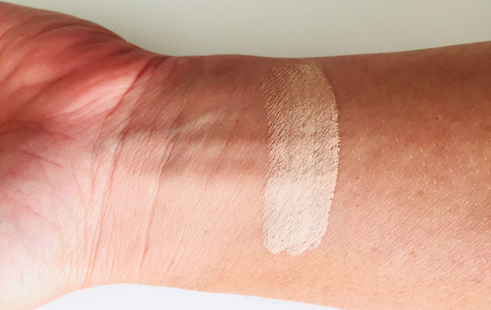 Swatch alverde Concealer Sensitive Ivory